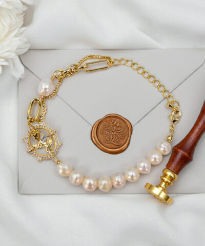 Rückkehr der Seele – Perlenarmband mit Rose & Zirkonia